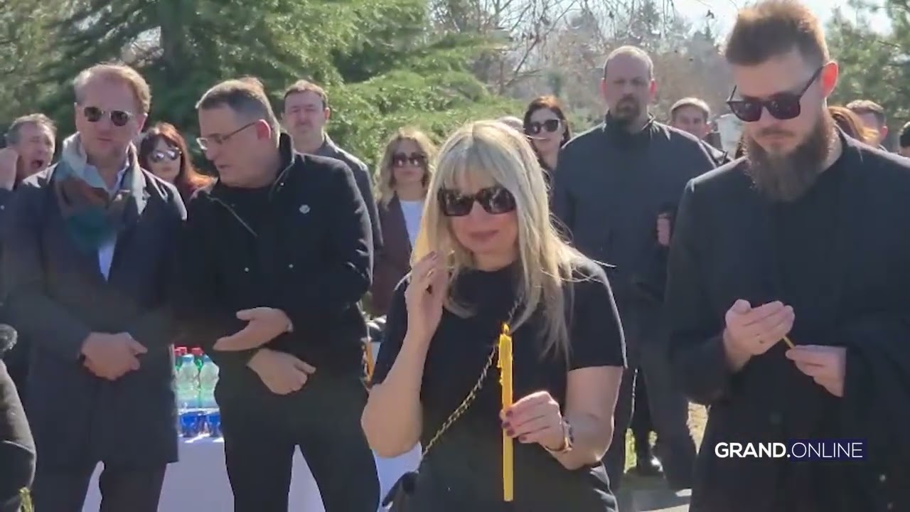 Pomen Saši Popoviću - Srceparajuće scene sa Bežanijskog groblja