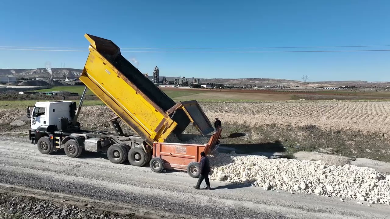 BÜYÜKŞEHİR, KARAKÖPRÜ’DE 14 KM’LİK GRUP YOLUNU SICAK ASFALTLA BULUŞTURUYOR