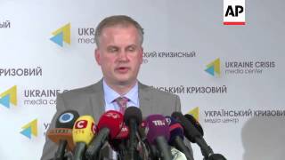 Ukrainian officials comment on aid convoy heading for east of the country