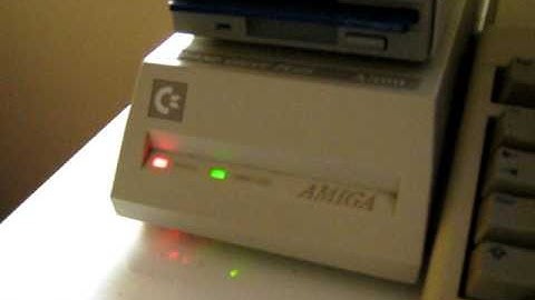 Commodore Amiga 500: Avvio con Commodore A590 20mb Hard Disk