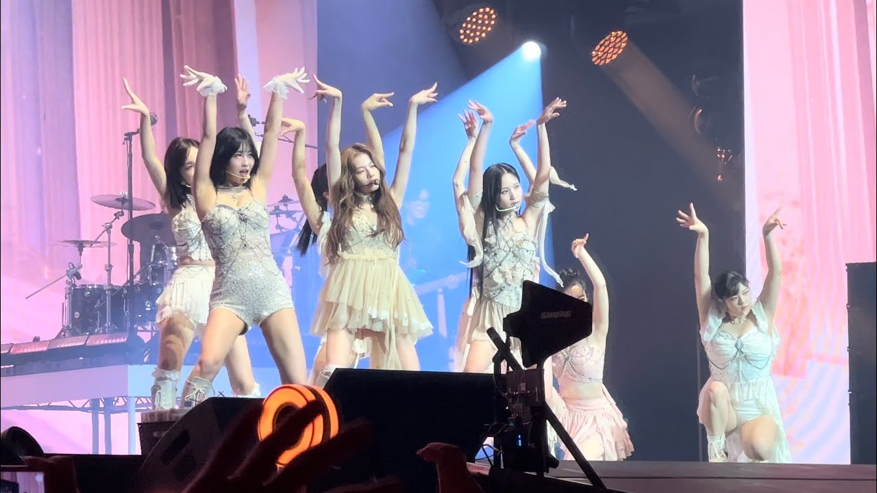 Twice O2 London Twice Feel Special - London O2 (4k60 fancam 230907) - YouTube