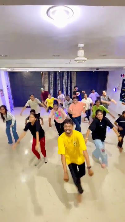🌊Dariya Kinare ek Bunglow 🏡🌴.Dancing on this song used to be fun in school Days and even now💥 #dance