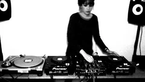 Dj Paula Vlez / Acid Techno 3 Decks
