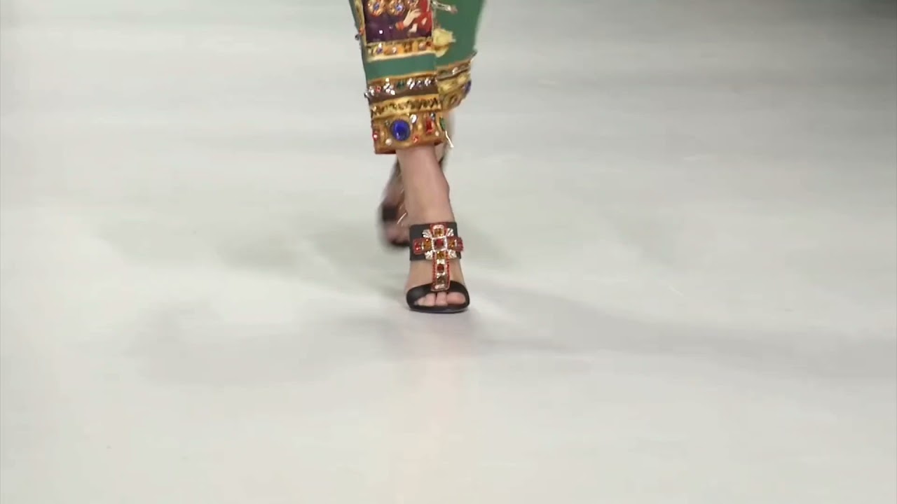 Candice Swanepoel for Versace 🔥🔥 | Versace SS18 