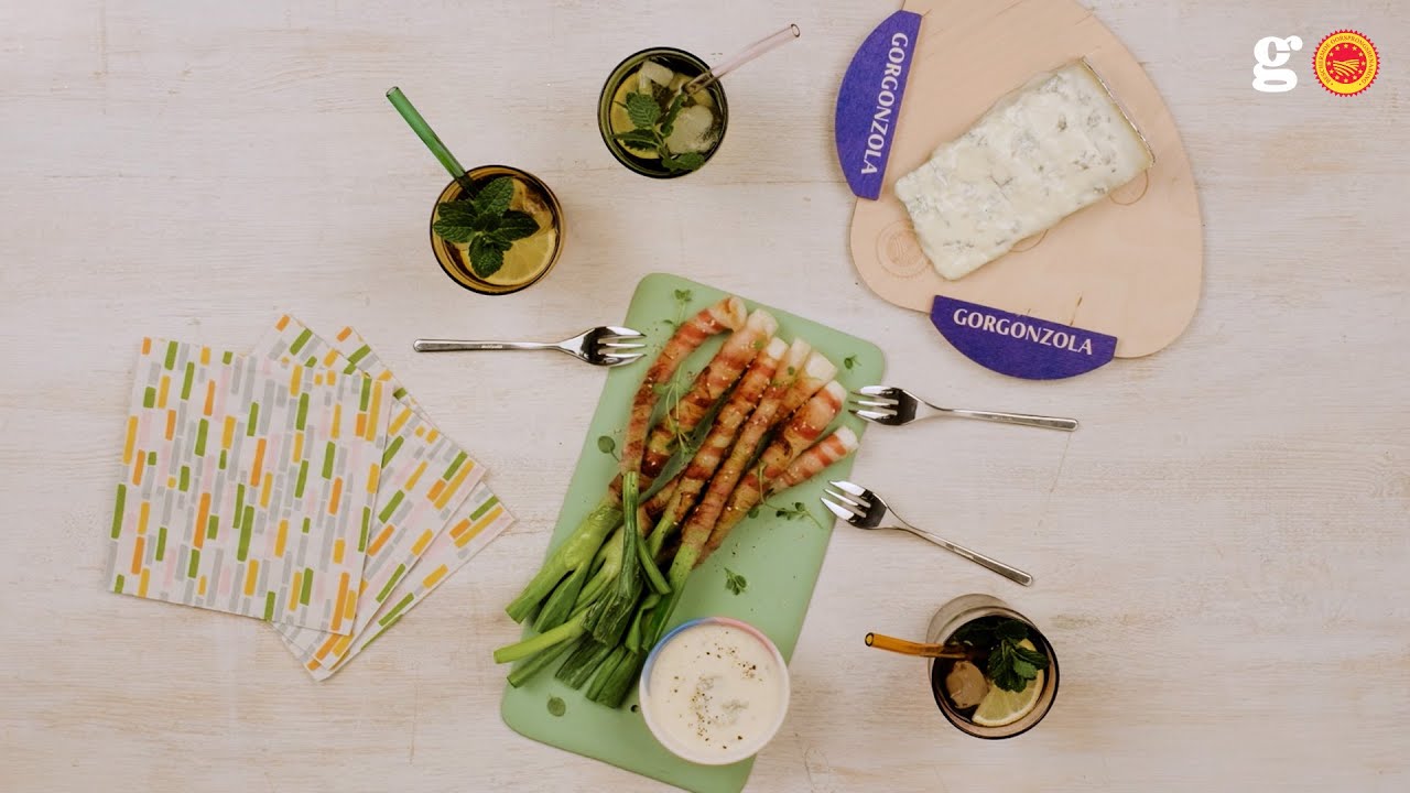 BOSUITJES MET SPEK EN EEN SAUS  VAN GORGONZOLA BOB EN SESAMZAAD