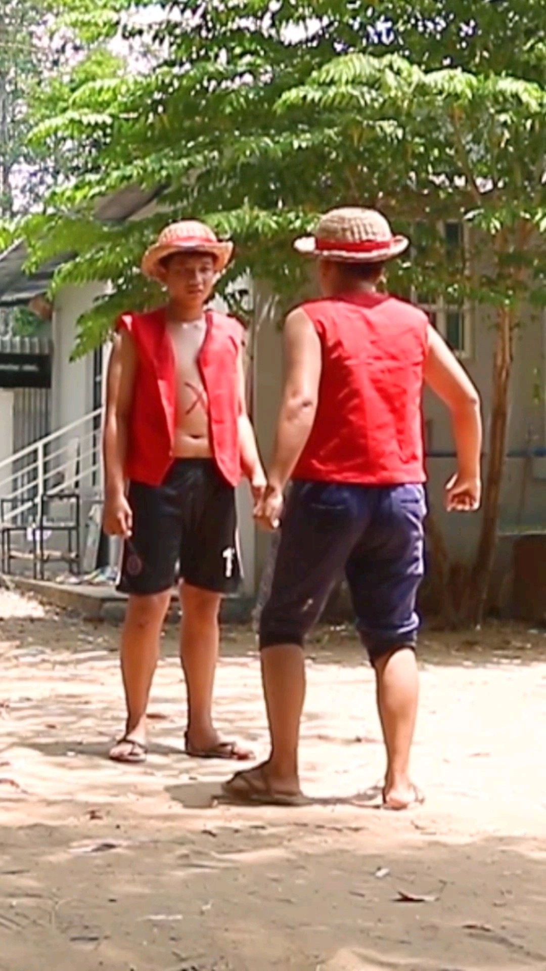 Mê cosplay nhưng body không cho phép #tonytv #luffy #cosplay