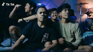TIKTOK Versi Anak Metal #yangpentinghappy