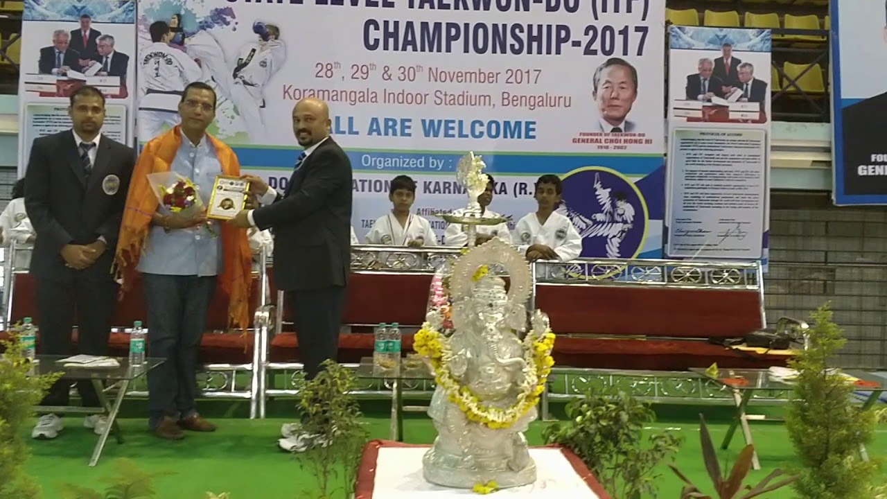 Sir Kuldeep Surolia as a chief guest