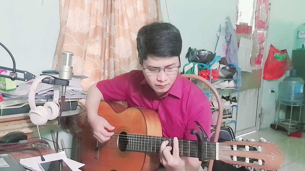 Mùa thương khó. Yog lub caij uas peb cov ntseeg nco txog Tswv Yexus txoj kev txom nyem.