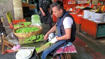 Cleaning Nopales, La Merced, Mexico City, Mexico