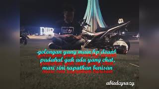 Sok sibuk main hp padahal  😪