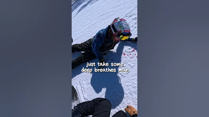 Snowboarders hard fall! - DayDayNews