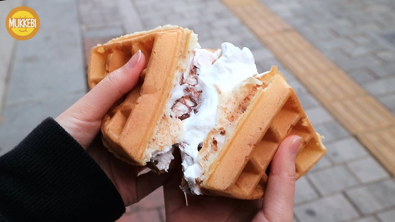 Waffle with Nutella and Whipped Cream │ 누텔라 생크림 와플 │ Korean Waffle