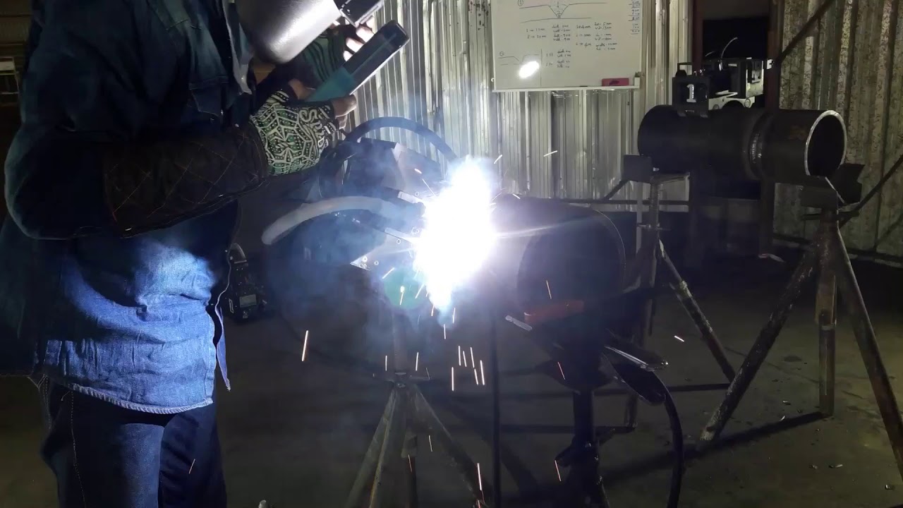 Automatic welding process FCAWG pipe 8 inch thickness 12.7 mm