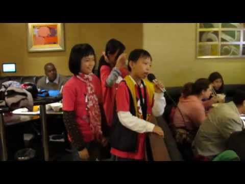20111216台北市忠孝國小六甲 聖誕樂聲交流情「甲面心超人」：唱歌～那些年