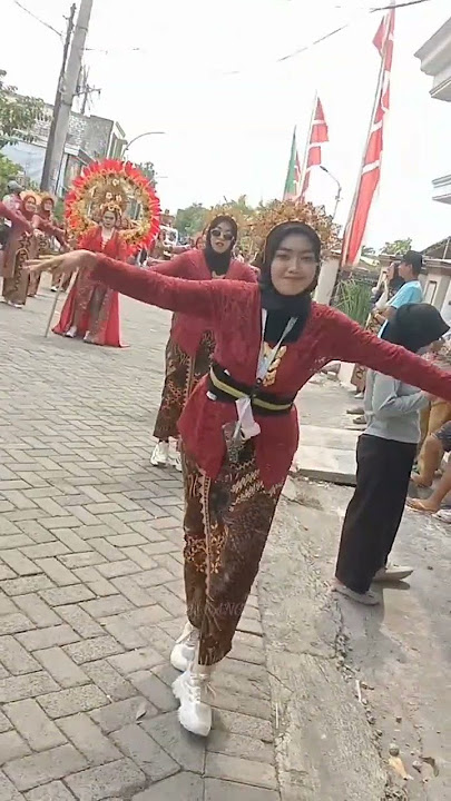 senyum manis kebaya merah karnaval betiting cerme #shorts #dj #karnaval #fypシ゚