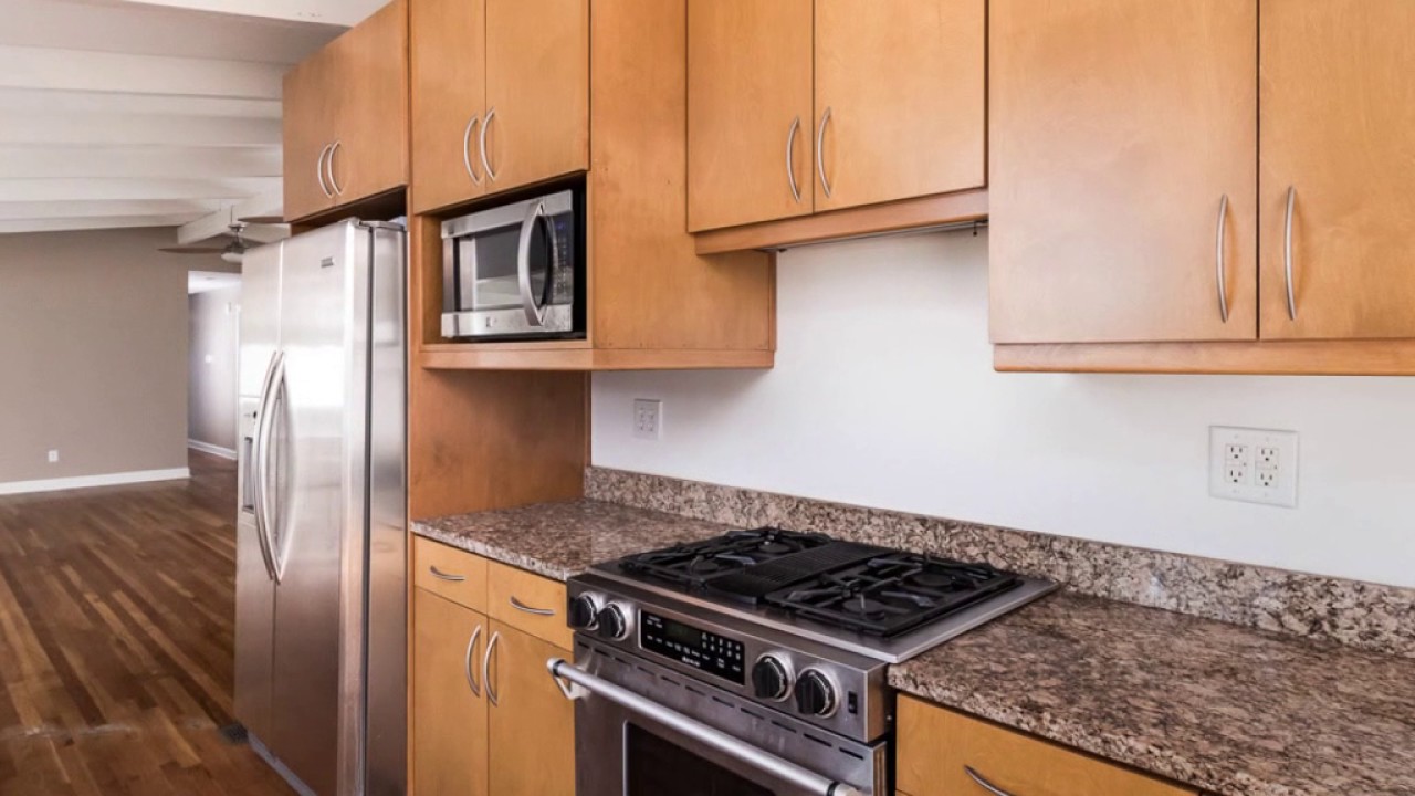 2104 Rosser Plc, Stone Mountain, GA 30087