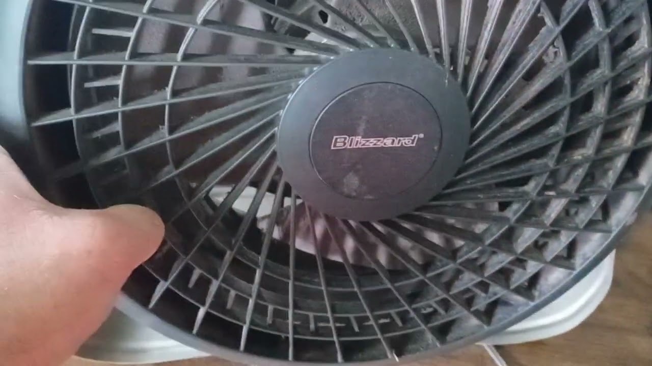 2006 Hpf 322 " 14 Holmes blizzard table tilting fan.