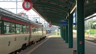 천안역을 발차하는 상행 무궁화호 열차 (Mugunghwa Train departing at Gyeongbu Line Cheonan Station, Korea)