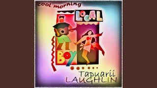 Video thumbnail of "Tapuarii Laughlin - Les filles de chez moi"