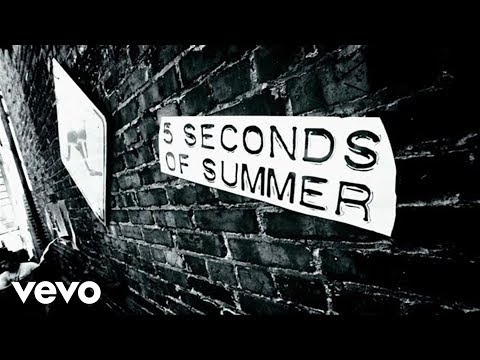 5 Seconds of Summer – She Looks So Perfect (Lyric Video)