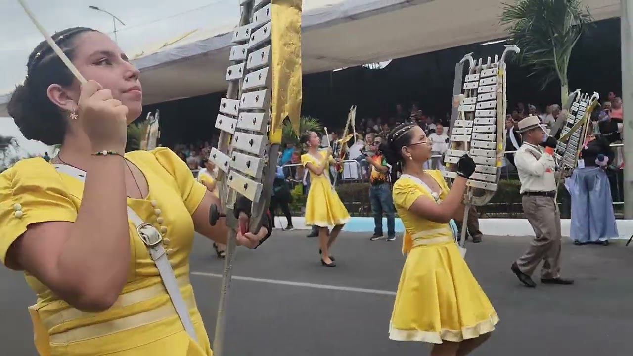 Desfile 102 años de Cantonización de Manta