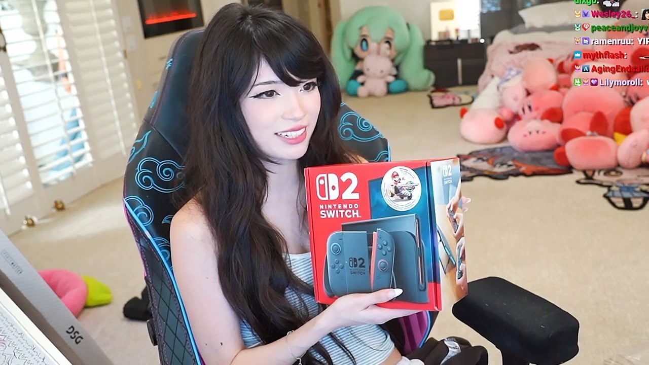 Emiru Unboxes The Switch 2 and Plays Mario Kart World w/ Cinna and MORE