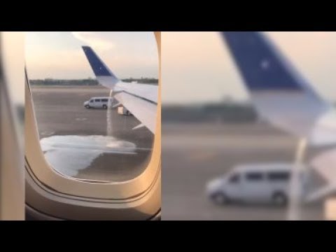 United flight canceled after a massive fuel leak - YouTube