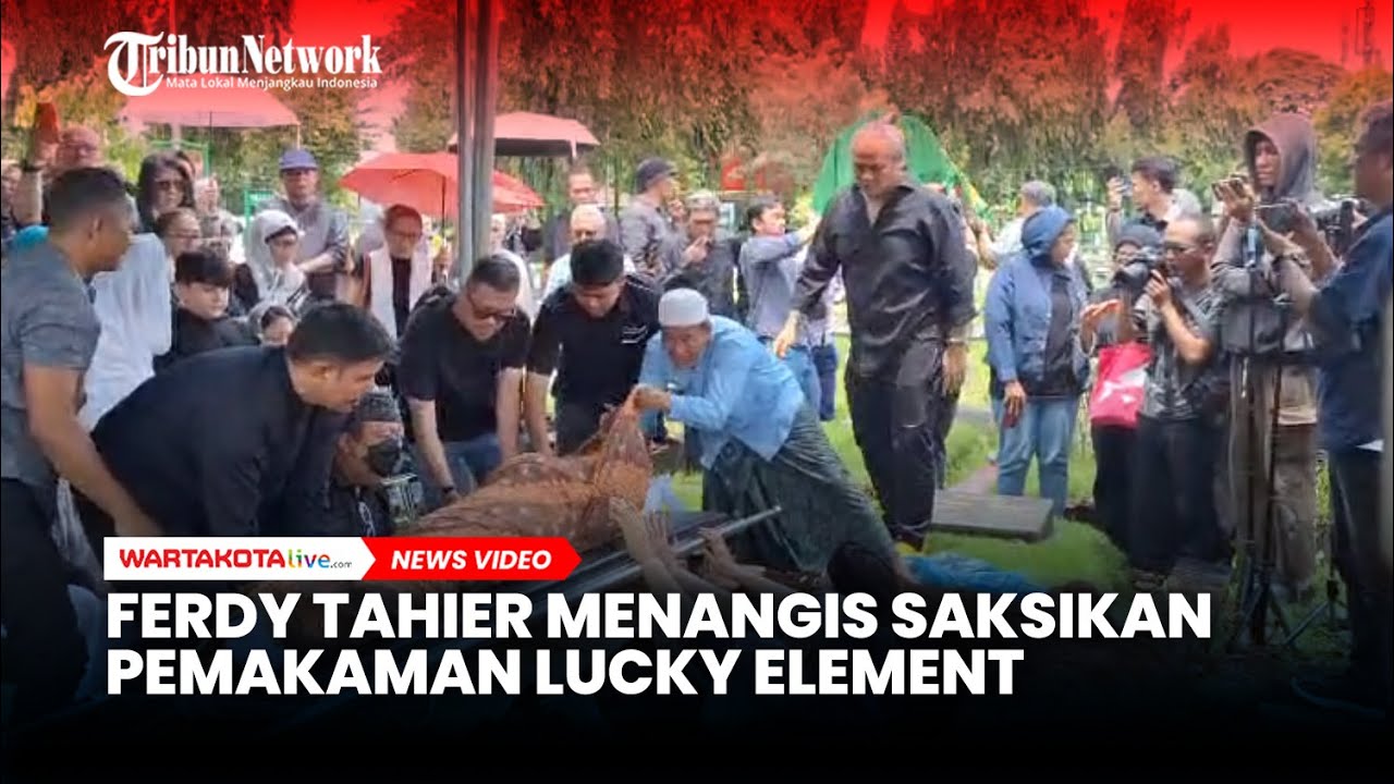 Ferdy Tahier Menangis saat Saksikan  Pemakaman Lucky Element