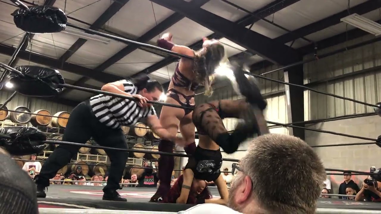 Женский матч CCW Havoc & Haze 21: Кристин Блейз против Эзабеллы Уайлдер