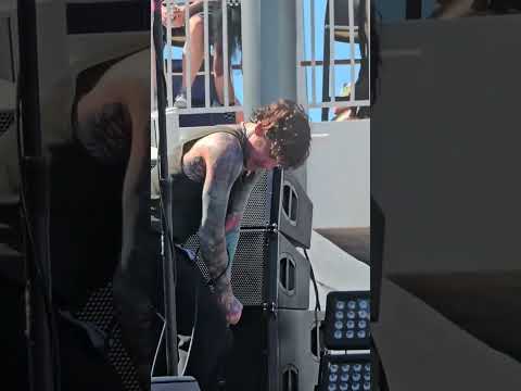 Punk music video thumbnail preview for The Devil Wears Prada - Alien