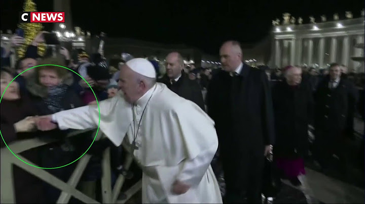 Le Pape François s'excuse après avoir bousculé une fidèle