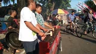 KIDUNG WAHYU KOLOSEBO Versi Pengamen, SING PENTING HALAL Oklik Laras Anom di CFD