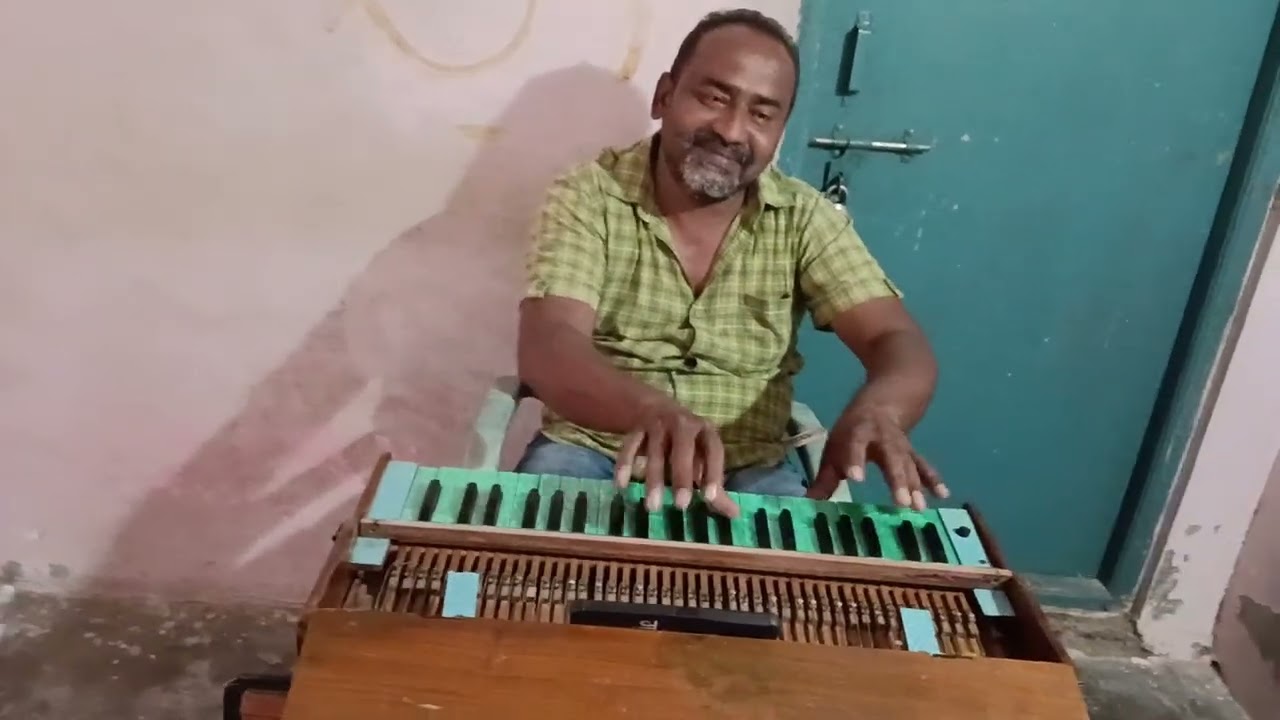 తిరుగులేని హార్మోనిస్ట్ శ్రీహరి నీలకంధరా పద్యం పాడినది ఇటుకల పల్లి నారాయణస్వామి