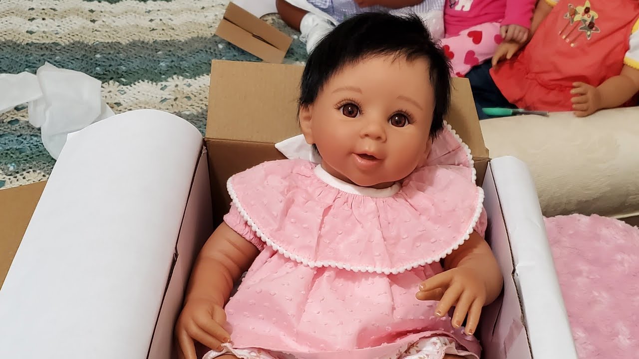 Unboxing video! Come welcome Ashton Drake Gallery "Camilla" to the Hive!