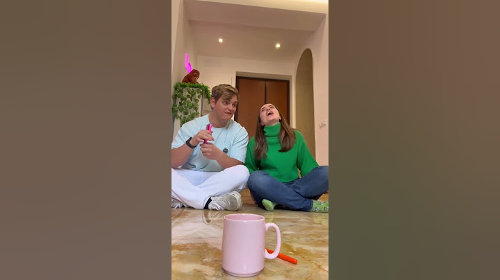 Dani e Robbi Nuova Challenge fai centro con le penne nel bicchiere ed esprimi un desiderio! #shorts