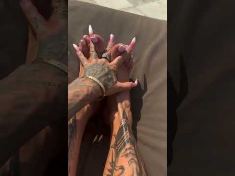 #asmr #shorts #pedicure #legs #barefoot #toes #sole #strongwomen #nails