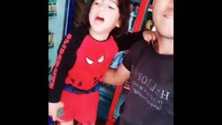 طفل صغير معجزه بيغني محدش سامعني ليه😂😂