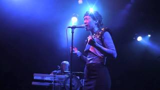Little Dragon - &quot;Twice&quot; (Live at The El Rey Theatre in Los Angeles  12-04-09)