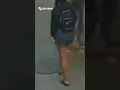 Mujer cae a alcantarilla en Brasil