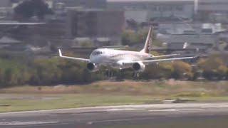 MRJ 初飛行の着地　MRJ Maiden Flight Landing