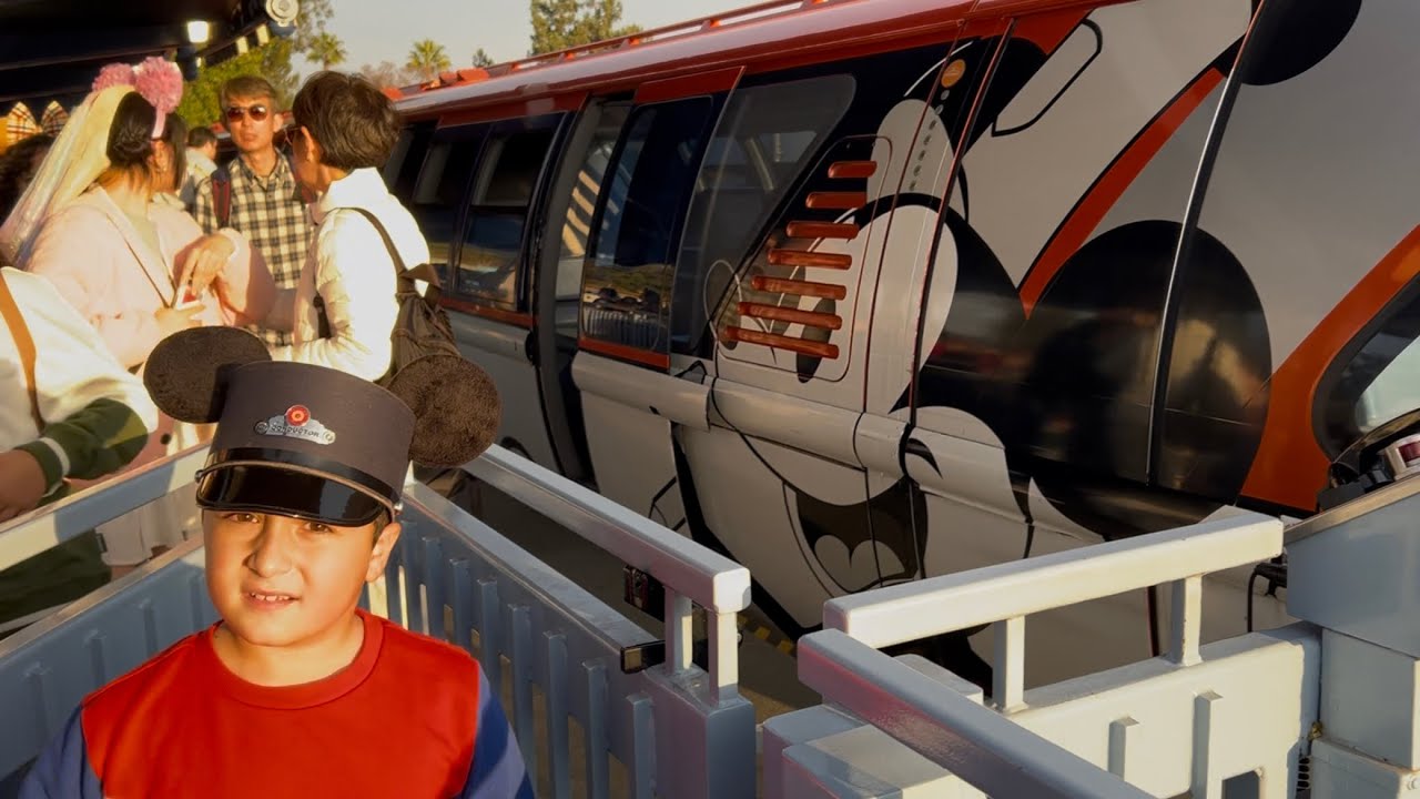 Disneyland Monorail BACK CAB 🚝