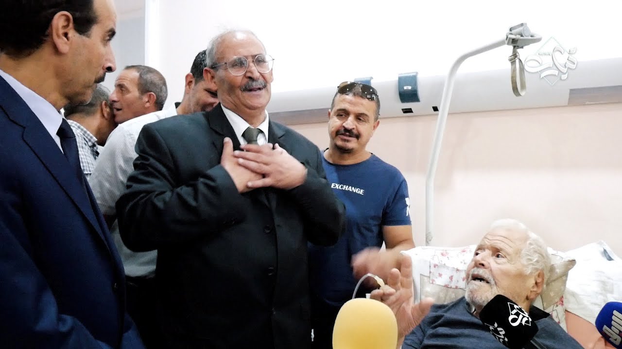 والي تيارت يتنقل الى مستشفى يوسف دمرجي للإطمئنان على الحالة الصحية للفنان حمزة فغولي