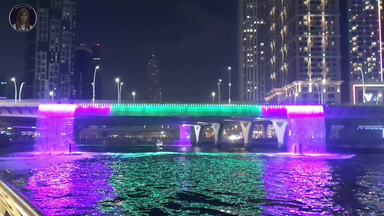 Makulay na Water Canal sa Dubai