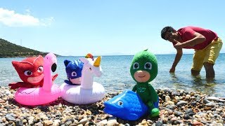 Pijamaskeliler, Blaze ve Crusher, Paw Patrol oyuncakları denize atlıyorlar