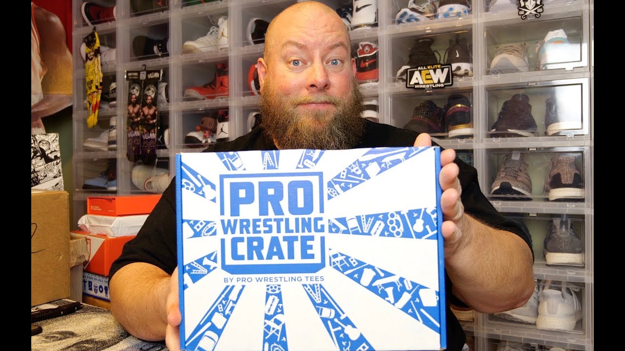 Opening up the December 2019 Pro Wrestling Crate Mystery Box + HIGH END Autograph