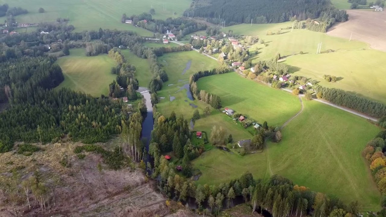 Chata pohledem, nad oblaky
