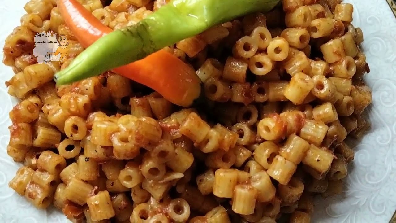 pasta with bay leaves & tomato sauce