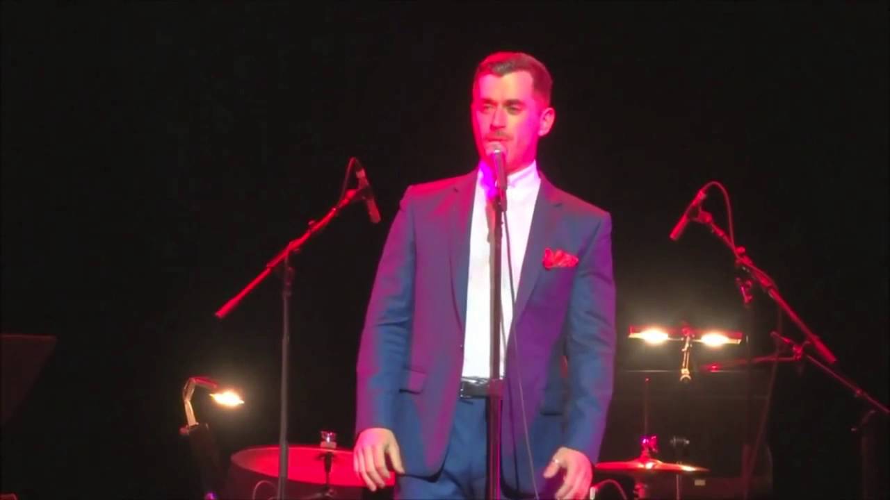 Bobby Fox performing My Eyes Adore You.