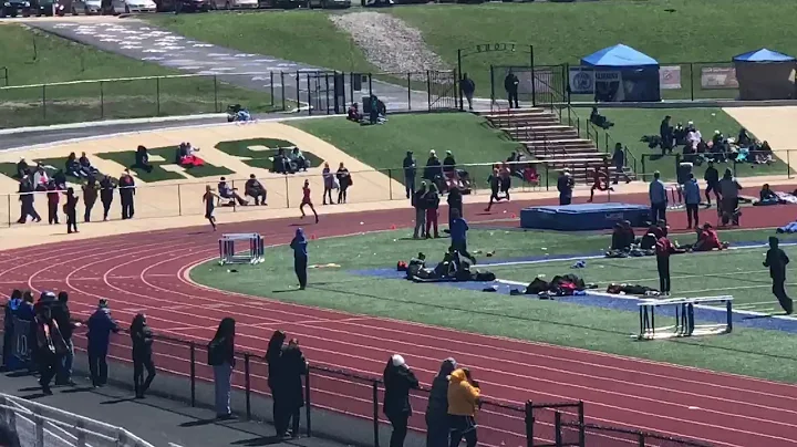 Northwest Invitational 4/7/18 400m - Cheyenne Melvin and Alissa Robinson